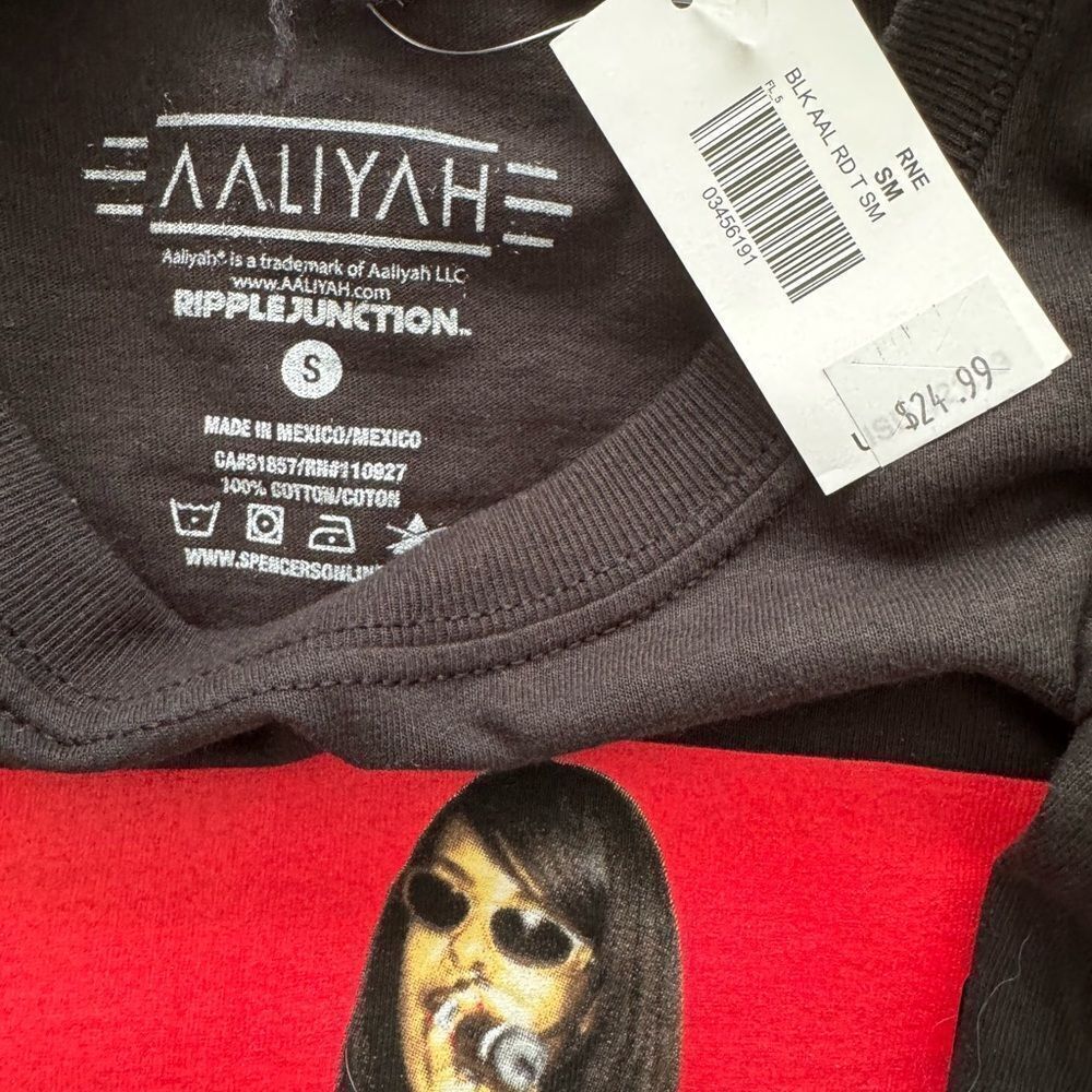 Aaliyah T-Shirt - Picture 3 of 4